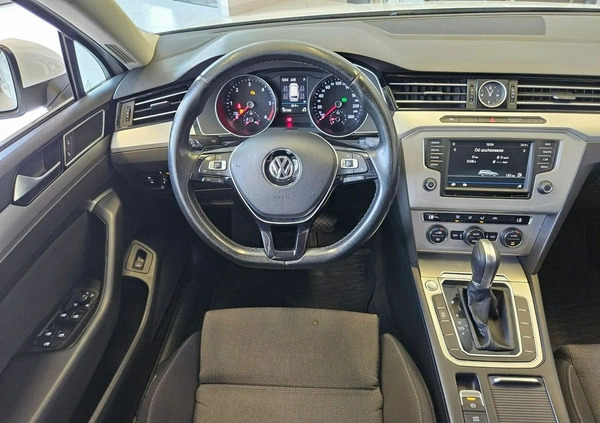 Volkswagen Passat cena 55900 przebieg: 157350, rok produkcji 2016 z Brok małe 631